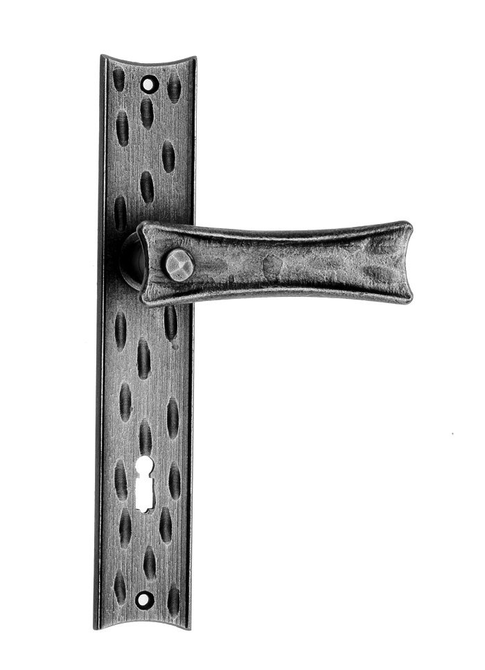 Poignée de porte en fer forgé à la main : décoration de porte de grange - France