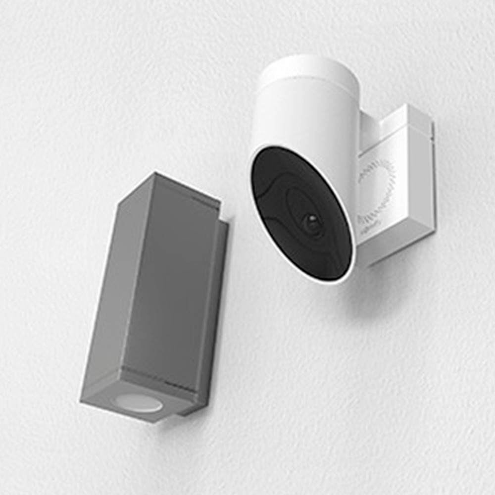Caméra de surveillance extérieure SOMFY grise avec sirène intégrée