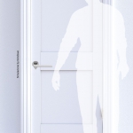 Poignée de porte Ama en chrome poli sur rosette de l'architecte designer Andrea Maffei pour Colombo Design