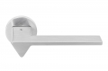 Poignée de porte Ama en chrome satiné sur rosette par le designer en architecture Andrea Maffei pour Colombo Design