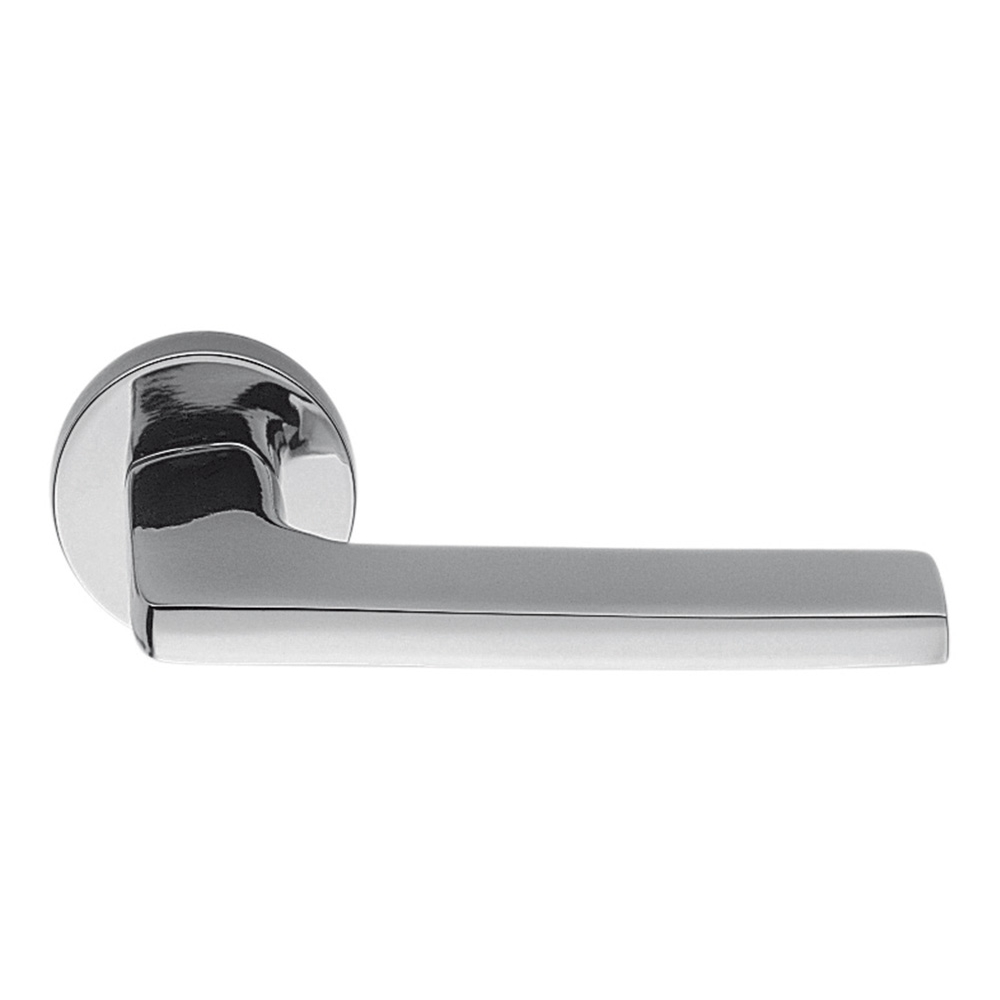 Poignée de porte en chrome poli Gira sur rosette, idéale pour les architectes de Colombo Design