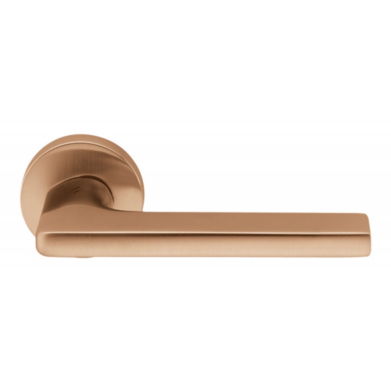 Poignée de porte Vintage Gira sur rosette chic pour un environnement féminin par Colombo Design