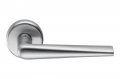 Robotre poignée de porte en Chrome Satiné sur Rosette de Forme Conique par Colombo Design