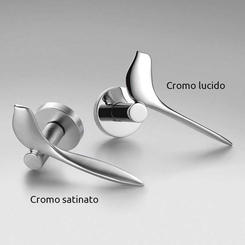 Tecno Satin Chrome + Poignée de porte en carbone sur rosace en carbone de Momo Design Colombo Design