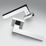 Poignée de porte Ellesse en chrome poli sur rosette Studio Bartoli pour Colombo Design